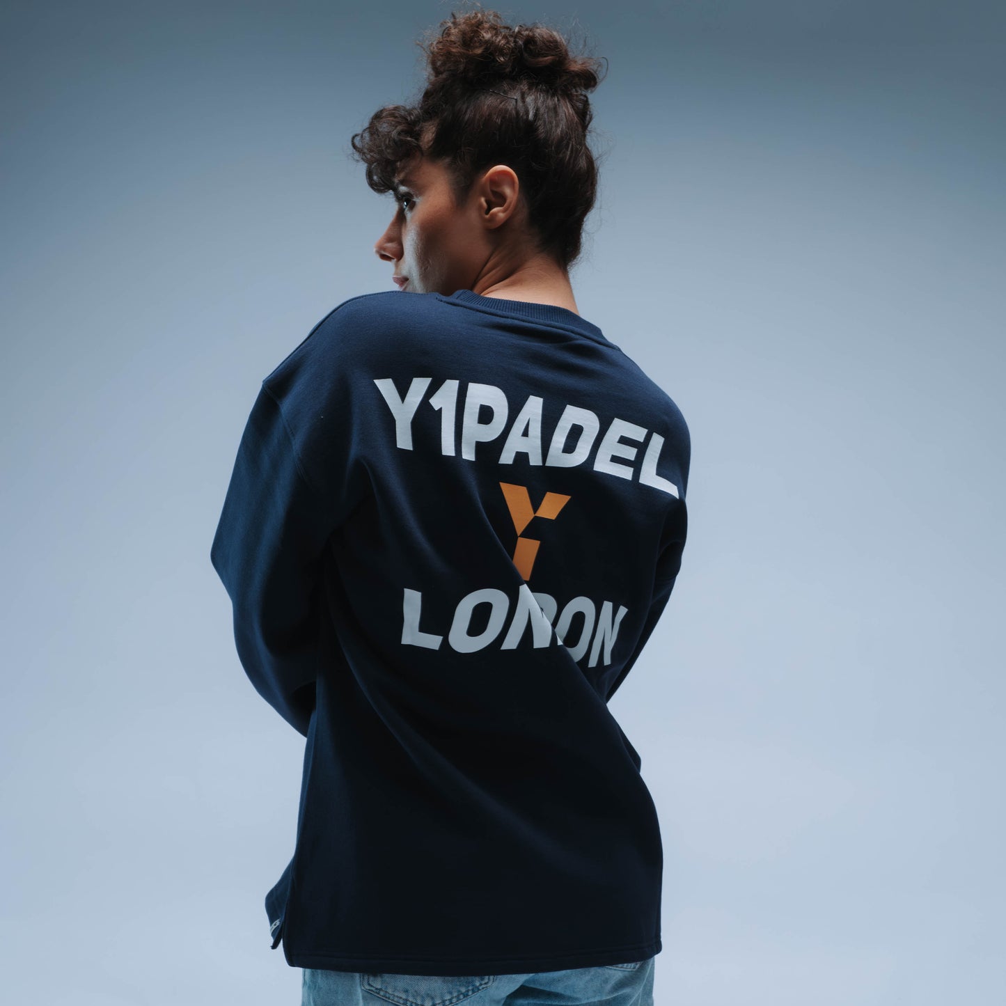 BF25 Y1 Padel London Boxy Sweater Unisex (Navy)